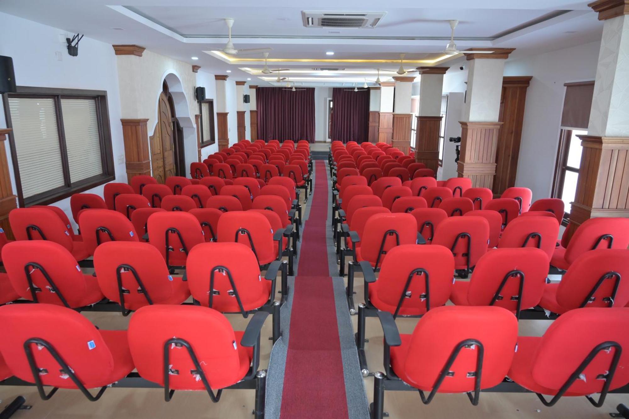 Opm Inn Payyannur Exterior photo